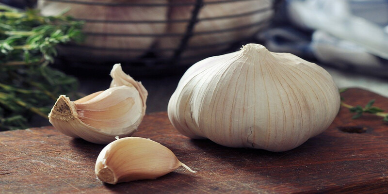 Cách chữa gà khò khè bằng tỏi là phương pháp tự nhiên